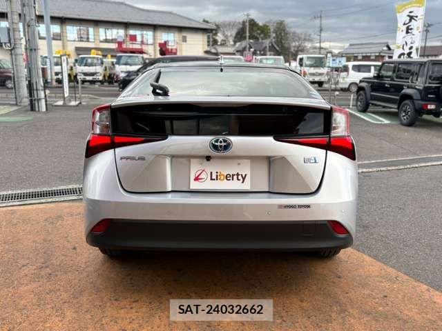 Toyota PRIUS 2020-12 6911271-13