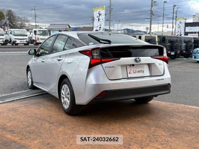 Toyota PRIUS 2020-12 6911271-14