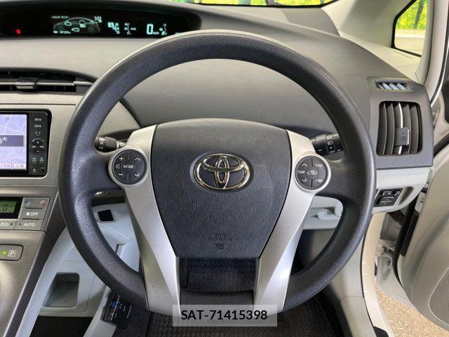Toyota PRIUS 2012-02 6911324-10