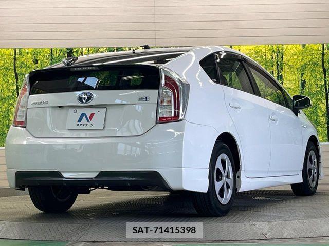 Toyota PRIUS 2012-02 6911324-16