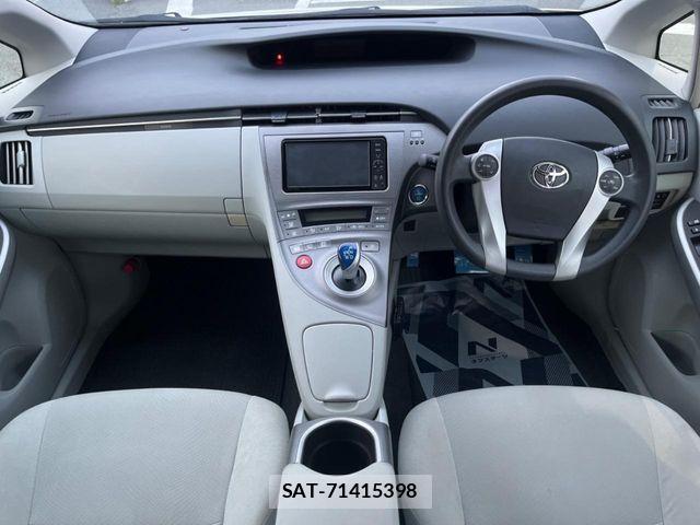 Toyota PRIUS 2012-02 6911324-1