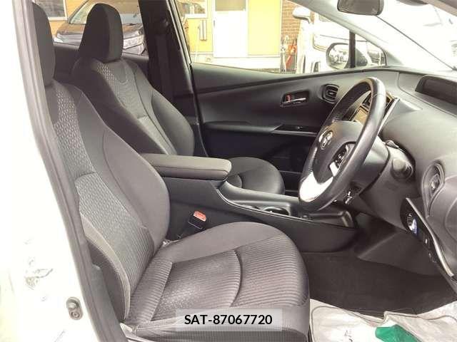 Toyota PRIUS 2017-03 6911270-10