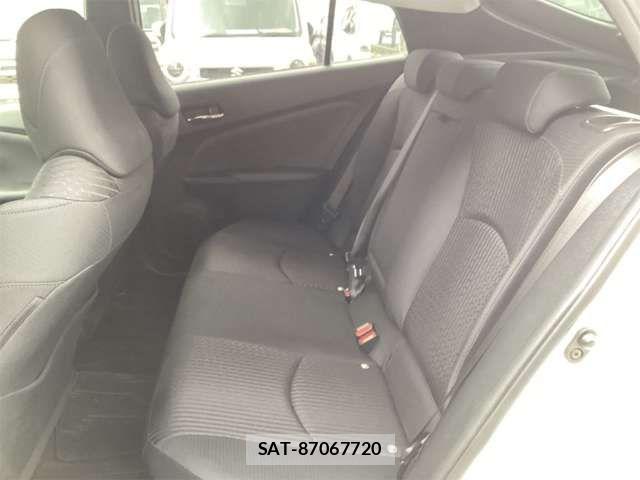 Toyota PRIUS 2017-03 6911270-12