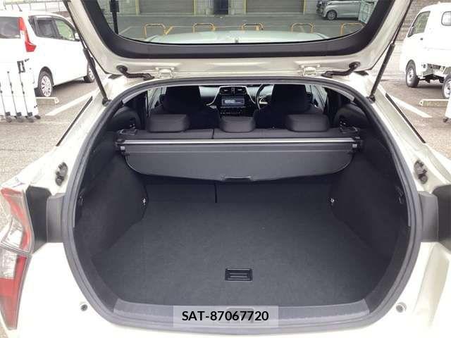 Toyota PRIUS 2017-03 6911270-16