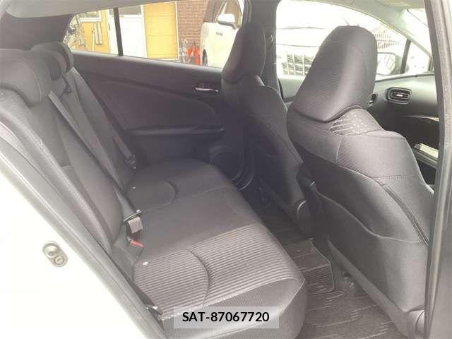 Toyota PRIUS 2017-03 6911270-17