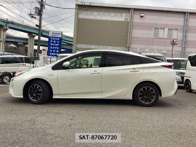 Toyota PRIUS 2017-03 6911270-6