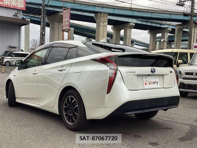 Toyota PRIUS 2017-03 6911270-7