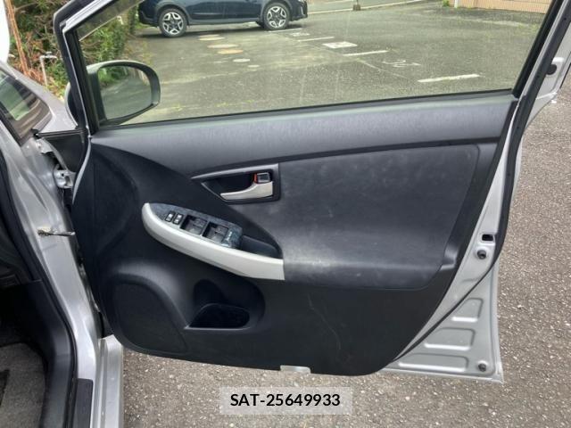 Toyota PRIUS 2012-07 6911420-18