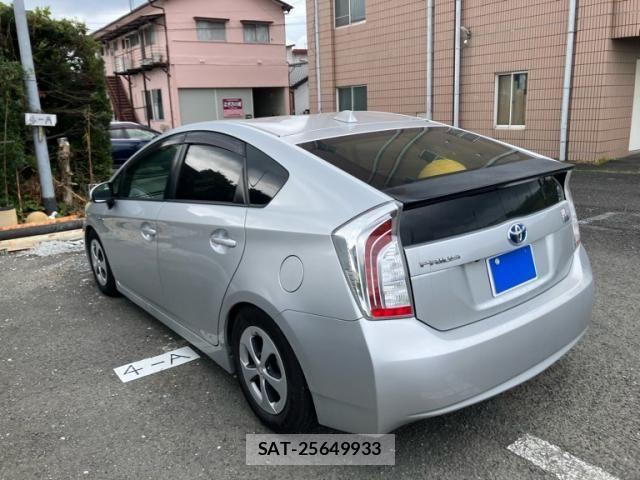 Toyota PRIUS 2012-07 6911420-6