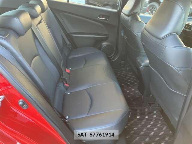Toyota PRIUS 2018-04 6911273-17