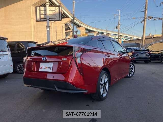 Toyota PRIUS 2018-04 6911273-7
