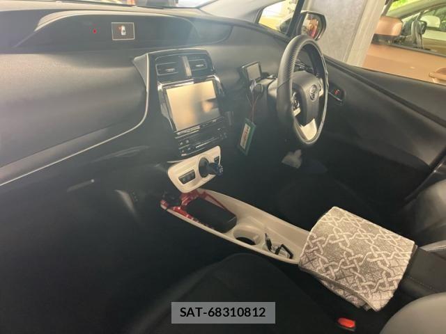 Toyota PRIUS 2017-08 6911322-9