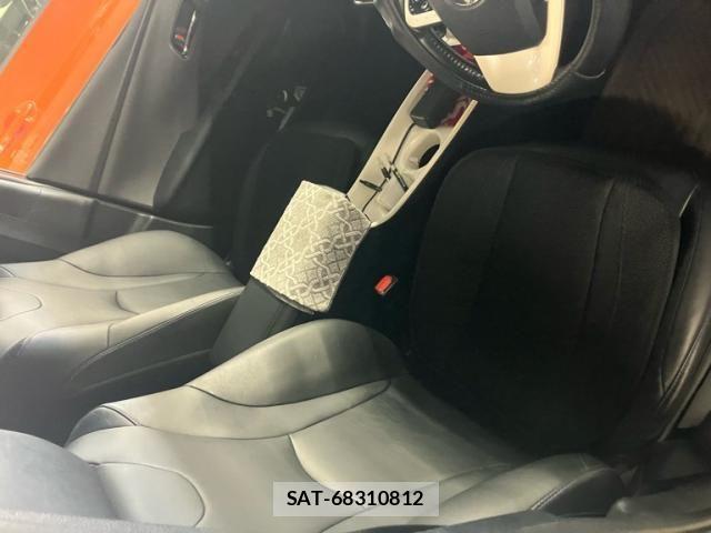 Toyota PRIUS 2017-08 6911322-11