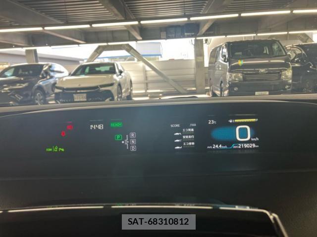 Toyota PRIUS 2017-08 6911322-13