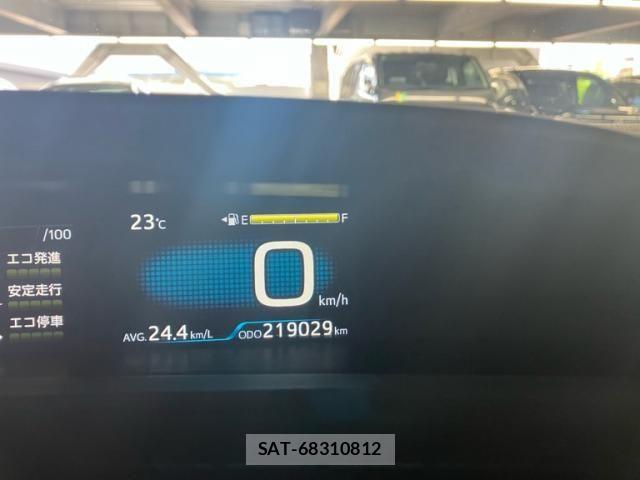 Toyota PRIUS 2017-08 6911322-14