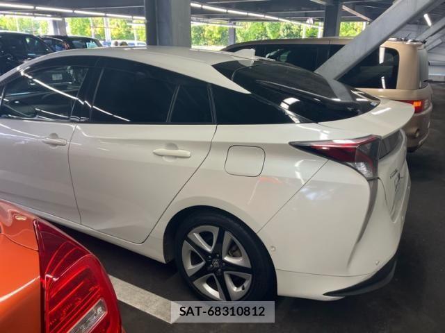 Toyota PRIUS 2017-08 6911322-2