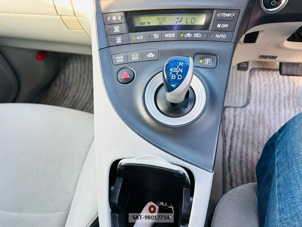 Toyota PRIUS 2011 6804483-18
