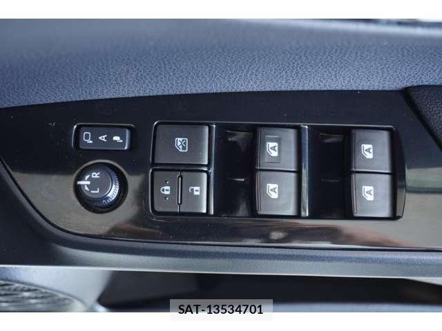 Toyota PRIUS 2016-06 6911257-13
