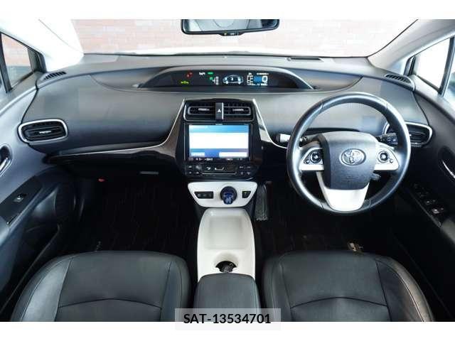 Toyota PRIUS 2016-06 6911257-21