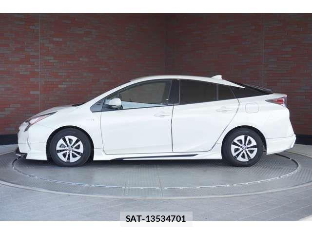 Toyota PRIUS 2016-06 6911257-2
