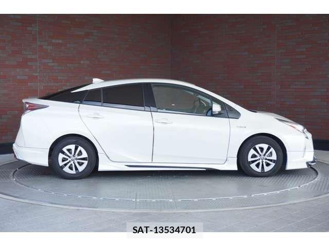 Toyota PRIUS 2016-06 6911257-5