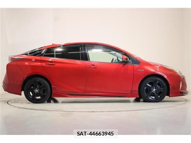 Toyota PRIUS 2016-11 6911291-12