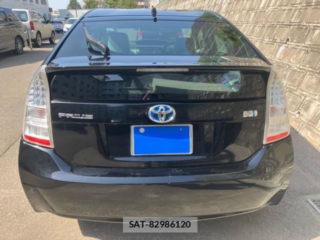 Toyota PRIUS 2010-05 6911379-9