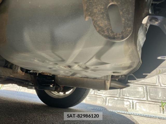 Toyota PRIUS 2010-05 6911379-12
