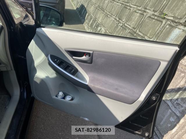 Toyota PRIUS 2010-05 6911379-14