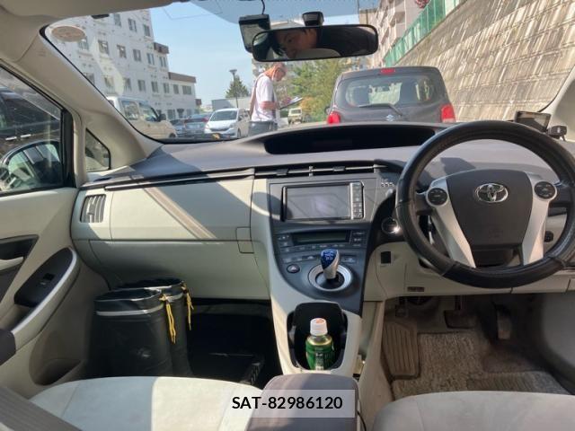 Toyota PRIUS 2010-05 6911379-19