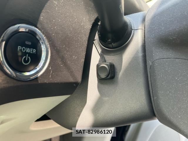 Toyota PRIUS 2010-05 6911379-28
