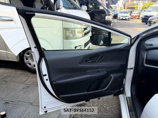Toyota PRIUS 2023-04 6997220-8