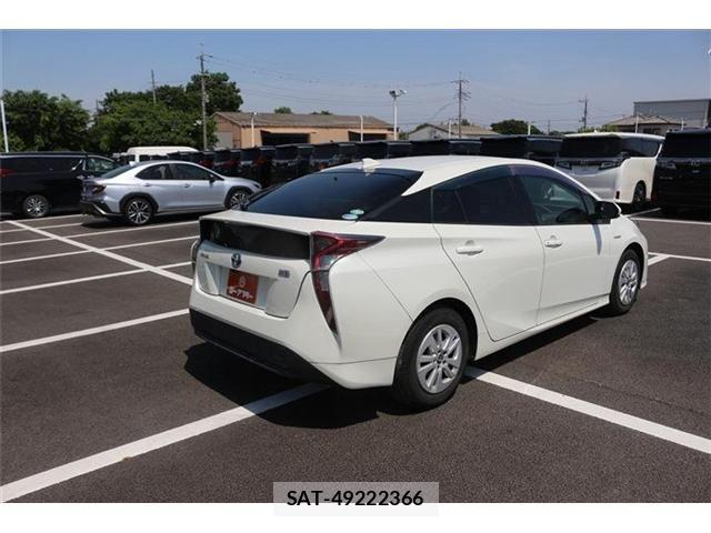 Toyota PRIUS 2018-04 6997301-10
