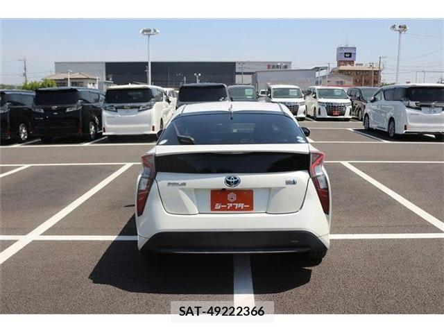 Toyota PRIUS 2018-04 6997301-11