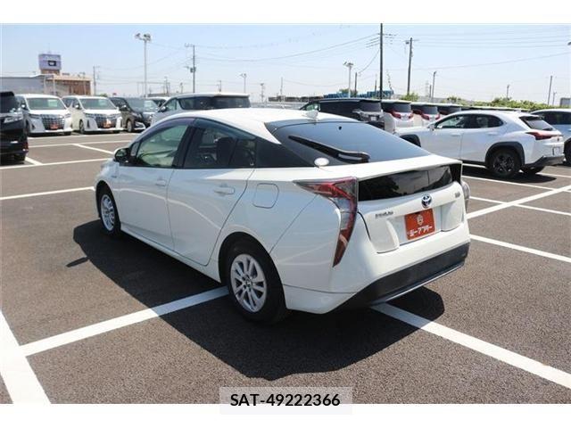 Toyota PRIUS 2018-04 6997301-12