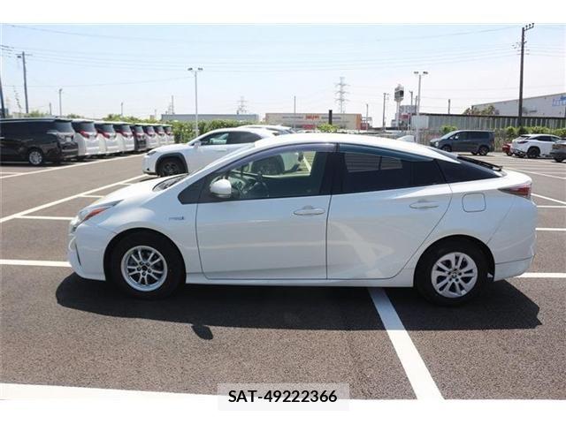Toyota PRIUS 2018-04 6997301-13