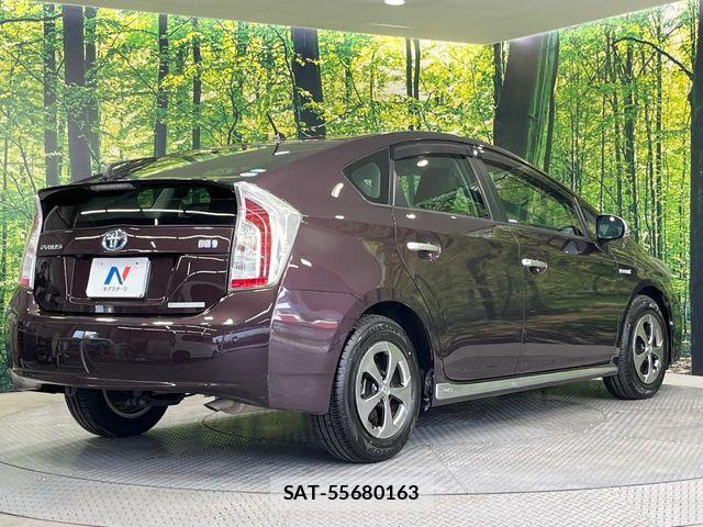 Toyota PRIUS 2015-09 6997325-16