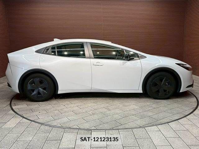 Toyota PRIUS 2023-03 6997218-17