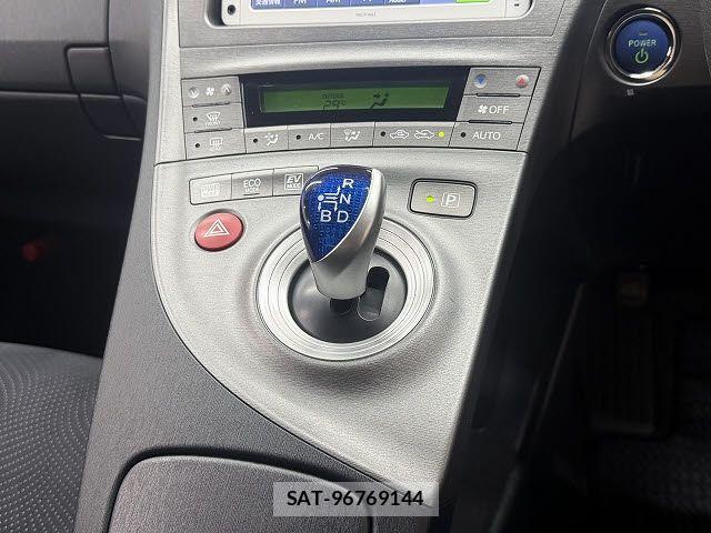 Toyota PRIUS 2013-05 6997311-13