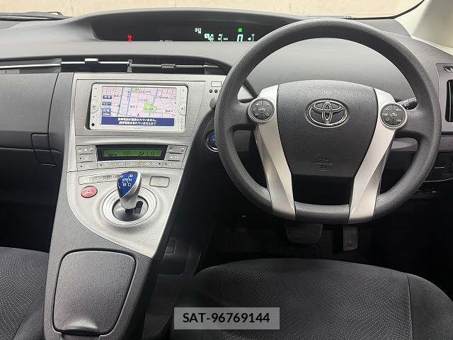 Toyota PRIUS 2013-05 6997311-1