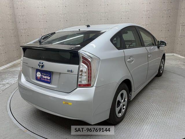 Toyota PRIUS 2013-05 6997311-3