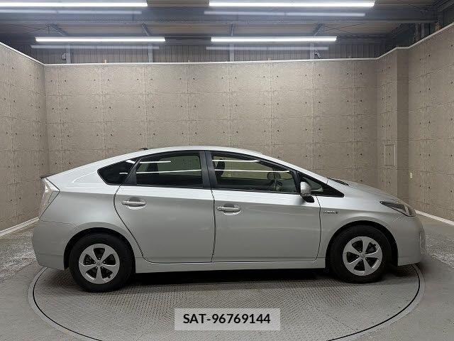 Toyota PRIUS 2013-05 6997311-5