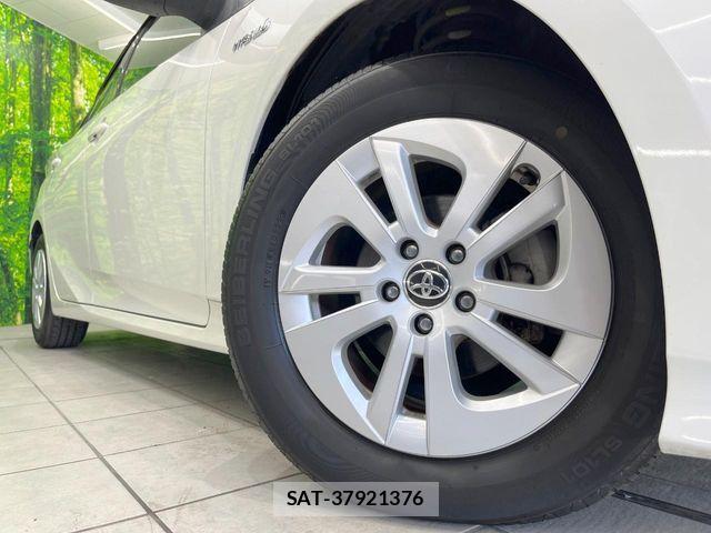Toyota PRIUS 2017-08 6997282-12