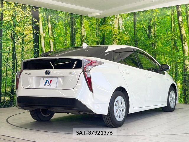 Toyota PRIUS 2017-08 6997282-16