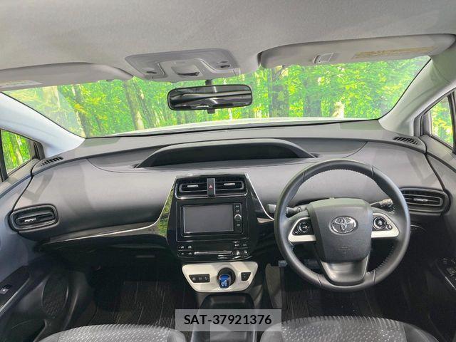 Toyota PRIUS 2017-08 6997282-1