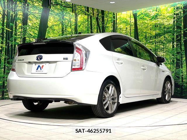 Toyota PRIUS 2013-04 6997297-16