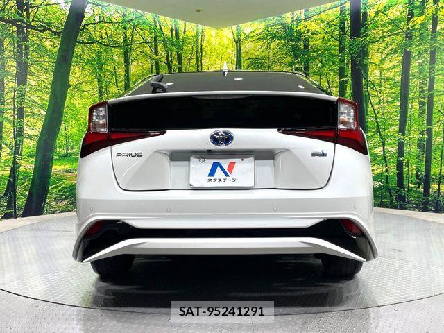 Toyota PRIUS 2021-07 7021256-16