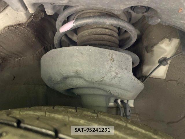 Toyota PRIUS 2021-07 7021256-19