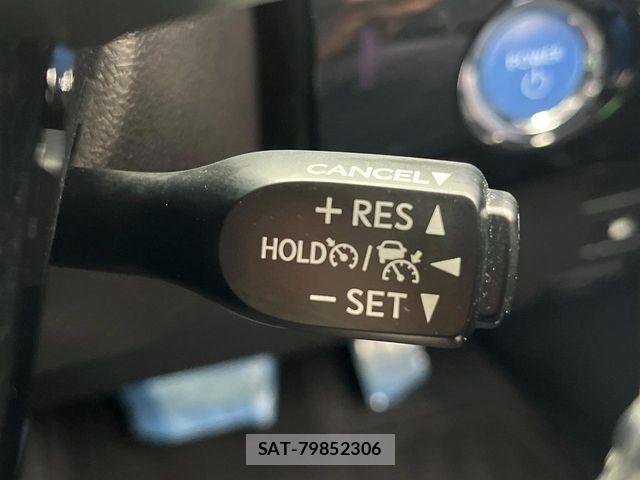 Toyota PRIUS 2019-04 7021257-6