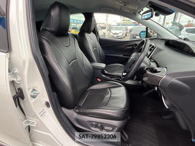 Toyota PRIUS 2019-04 7021257-8